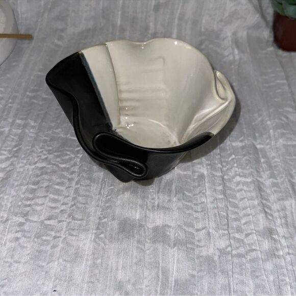 Handcrafted Stoneware Ivory Black Guacamole Bowl - Picture 4 of 6